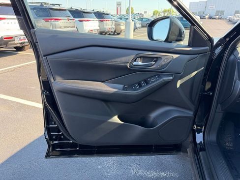 Used 2025 Nissan Rogue SL w/ Tech Package FWD image 14