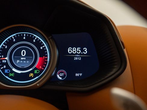 Used 2018 Aston Martin DB11 Coupe RWD image 22