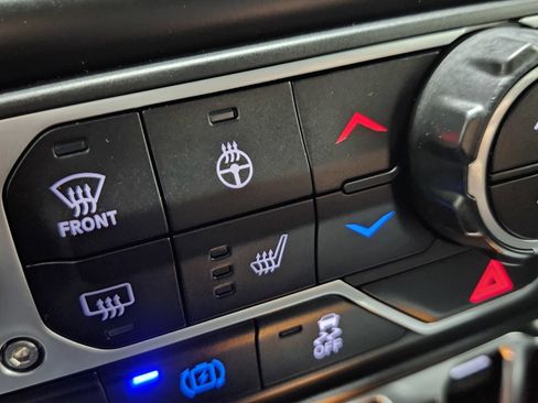 Used 2022 Jeep Wrangler Unlimited Sahara w/ Cold Weather Group image 33