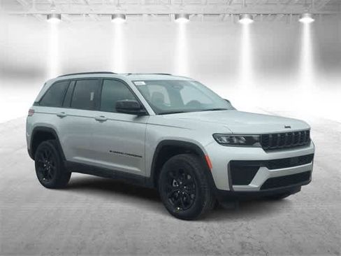 New 2026 Jeep Grand Cherokee Altitude image 2