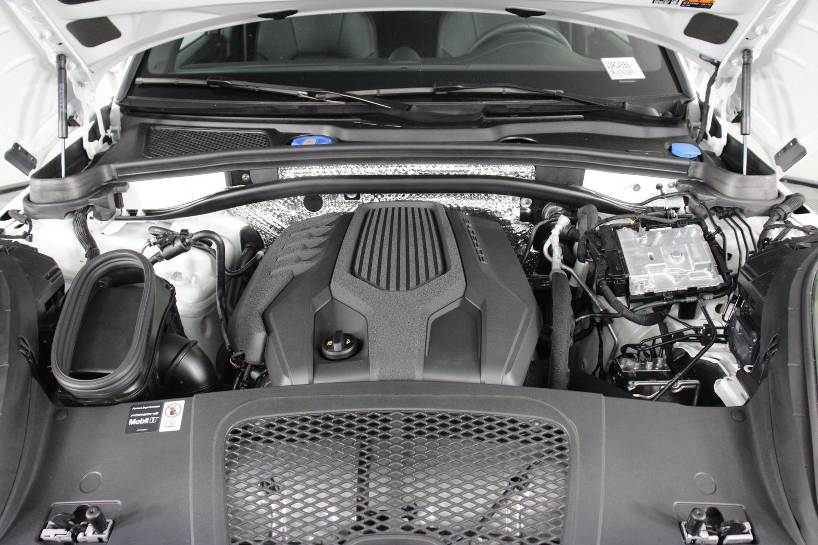 Certified 2026 Porsche Macan AWD/4WD image 26
