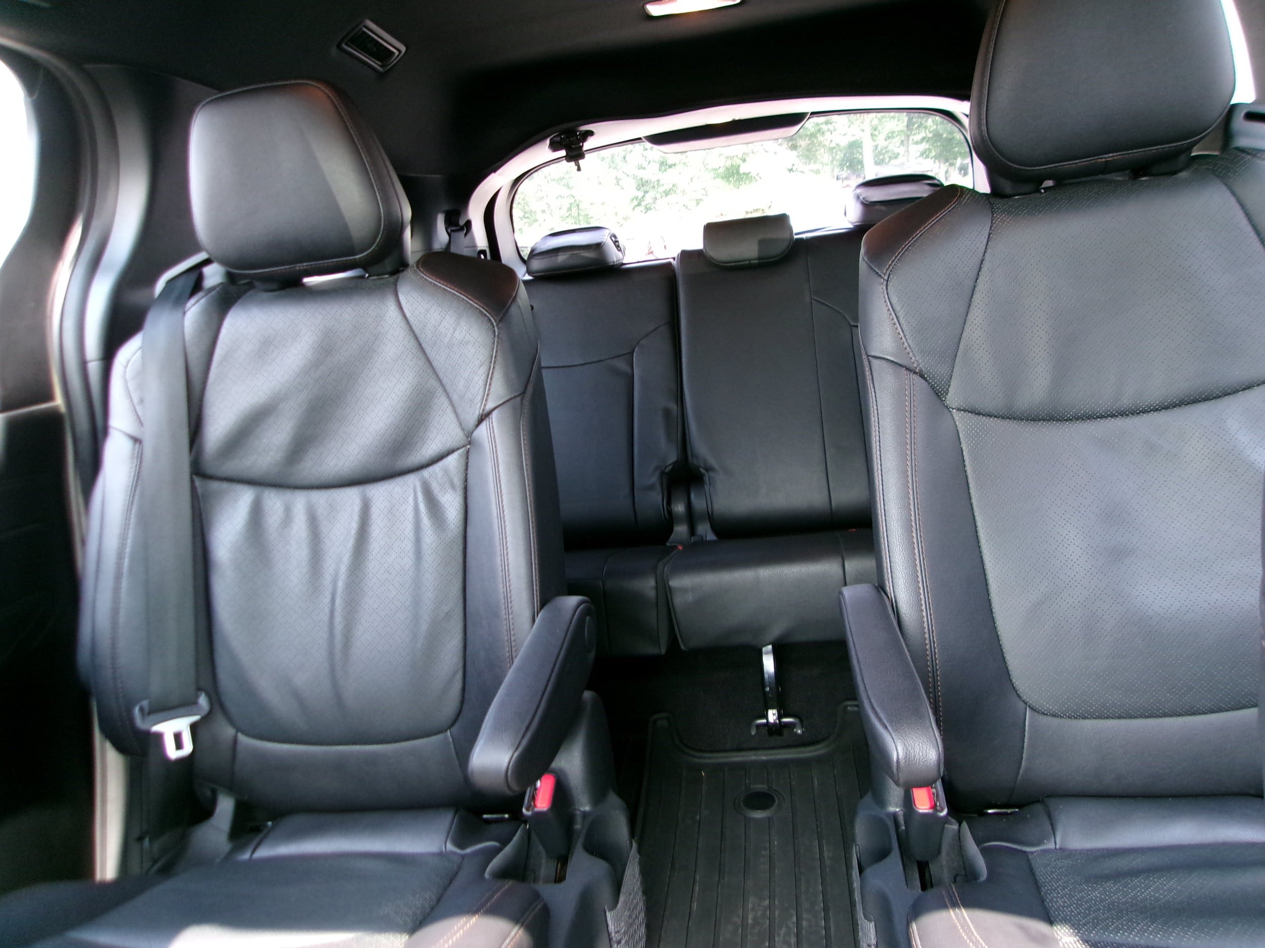 Used 2025 Toyota Sienna Limited AWD/4WD image 19