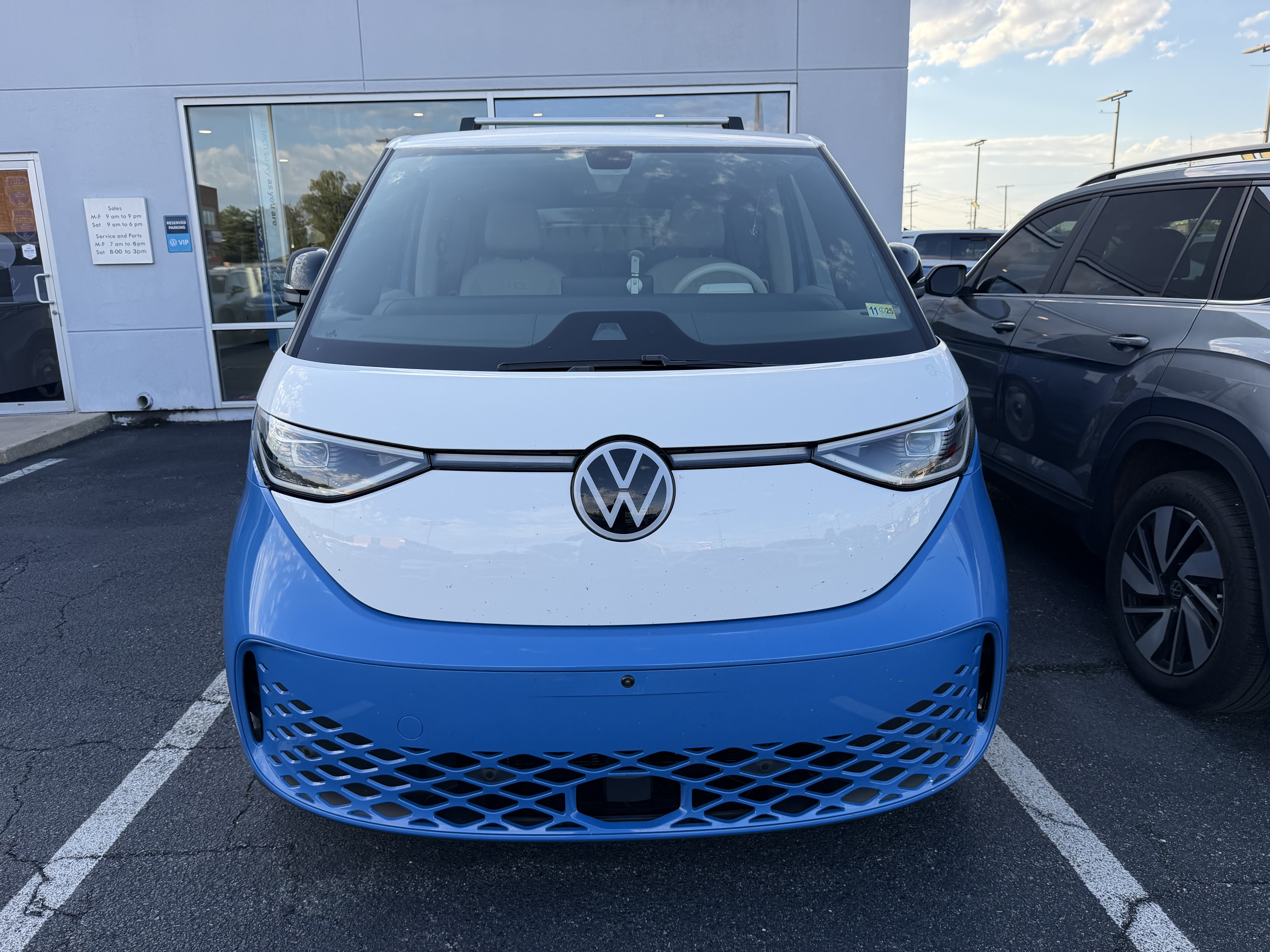 Used 2025 Volkswagen ID. Buzz 1st Edition AWD/4WD image 7