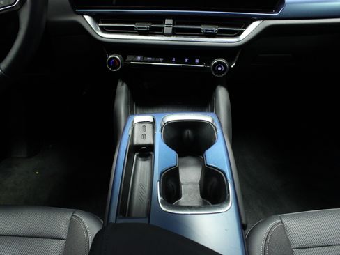 Used 2025 Chevrolet Equinox EV LT w/ Convenience Package image 19