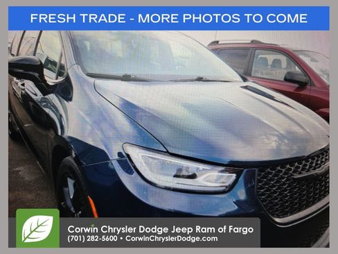 Used 2025 Chrysler Pacifica Limited image 1