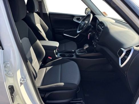 Certified 2025 Kia Soul LX w/ LX Technology Package FWD image 11