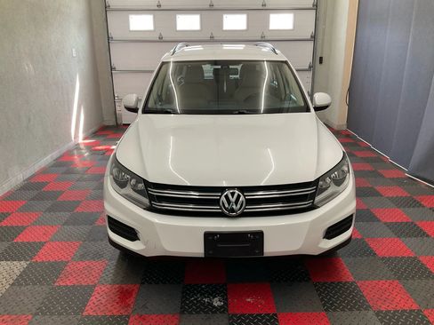 Used 2016 Volkswagen Tiguan S image 3