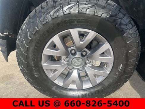 Used 2016 Toyota Tacoma SR5 w/ SR5 Appearance Package (SN) image 8