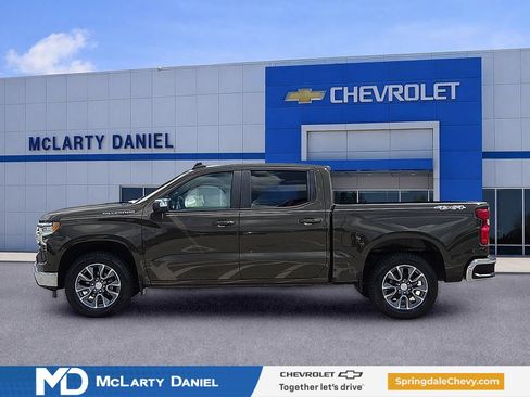 Used 2023 Chevrolet Silverado 1500 LT AWD/4WD image 3
