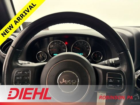 Used 2018 Jeep Wrangler Unlimited Rubicon w/ Connectivity Group image 20