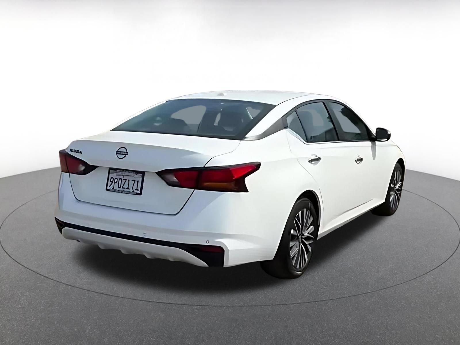 Used 2025 Nissan Altima 2.5 SV FWD image 13