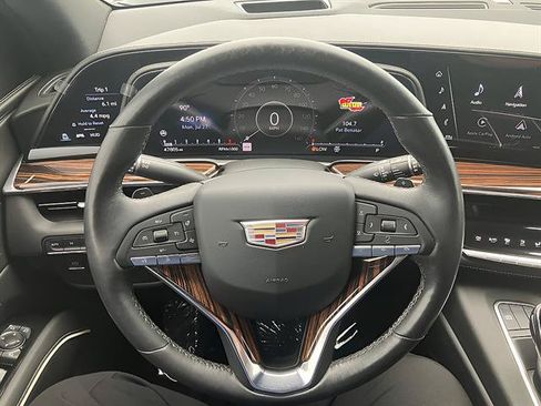 Used 2021 Cadillac Escalade Premium Luxury AWD/4WD image 12