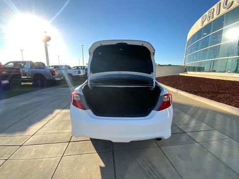 Used 2014 Toyota Camry SE image 24