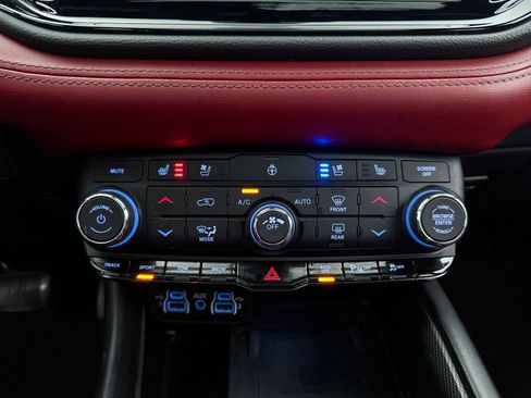 Used 2022 Dodge Durango R/T w/ Tow 'N Go Package image 8