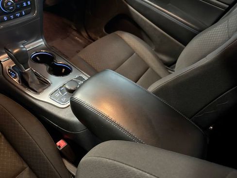 Used 2019 Jeep Grand Cherokee Laredo AWD/4WD image 22
