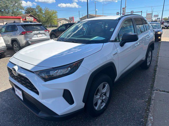 Used 2021 Toyota RAV4 LE AWD/4WD image 3