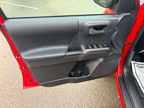 Used 2023 Toyota Tacoma TRD Sport w/ Advanced Technology Package image 11