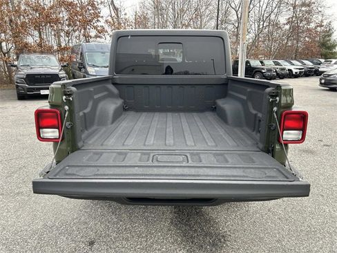 Used 2021 Jeep Gladiator Willys image 15