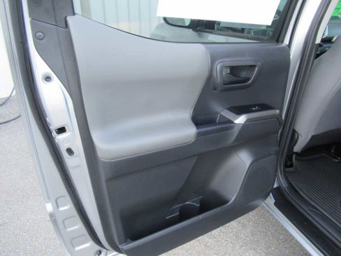 Used 2023 Toyota Tacoma SR5 AWD/4WD image 19