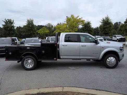 New 2026 RAM 4500 4x4 Crew Cab DRW w/ Laramie Trim Package image 3