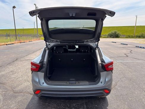 Used 2024 Chevrolet Trax RS FWD image 18