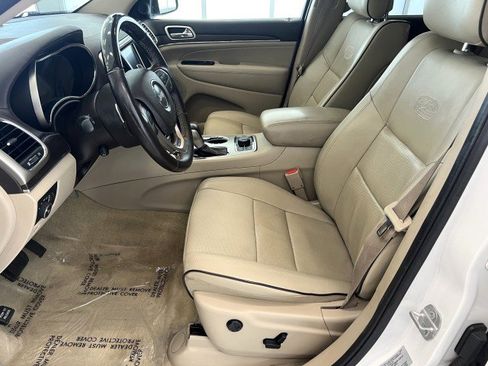Used 2016 Jeep Grand Cherokee Overland AWD/4WD image 9