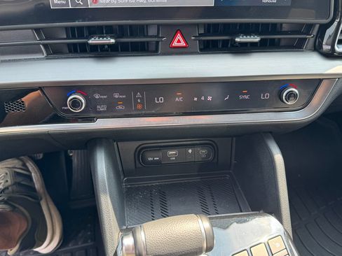Used 2025 Kia Sportage EX AWD/4WD image 19