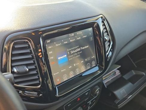 Certified 2020 Jeep Compass Limited image 12