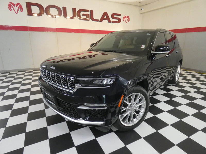 Used 2024 Jeep Grand Cherokee Summit w/ Luxury Tech Group V AWD/4WD image 2