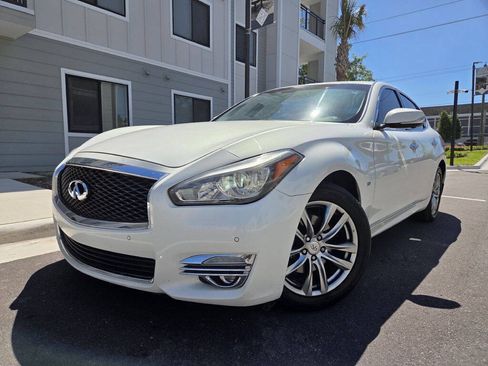 Used 2015 INFINITI Q70 3.7 RWD image 1
