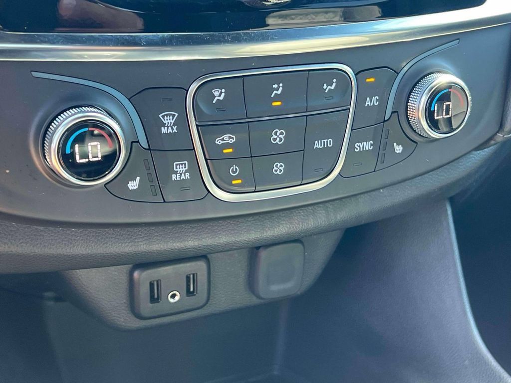 Used 2023 Chevrolet Traverse LT AWD/4WD image 33