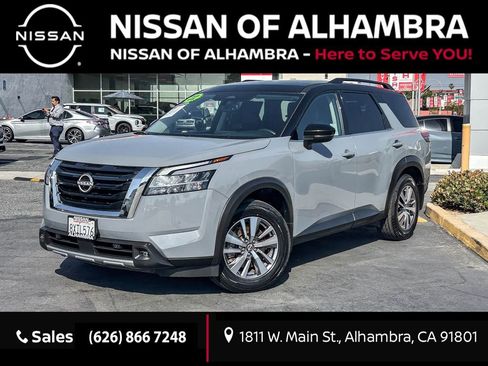 Certified 2022 Nissan Pathfinder SL FWD image 1