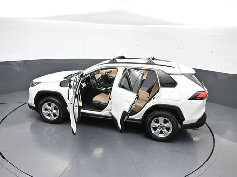Used 2021 Toyota RAV4 XLE AWD/4WD image 42