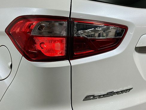 Used 2022 Ford EcoSport SE w/ SE Convenience Package image 25