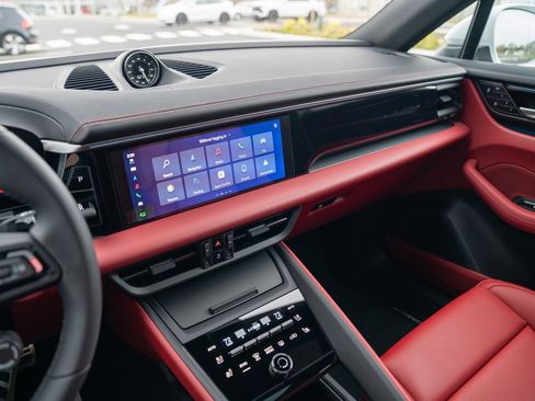 New 2026 Porsche Macan 4S Electric AWD/4WD image 16