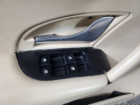 Used 2013 Maserati GranTurismo Sport image 30