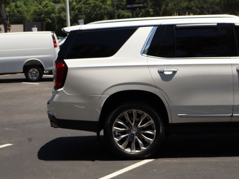 Used 2021 GMC Yukon Denali w/ Denali Ultimate Package AWD/4WD image 10