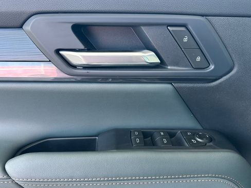 New 2026 GMC Terrain AT4 w/ Technology Package II AWD/4WD image 9