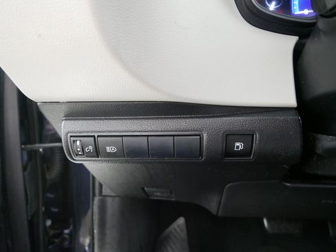 Used 2020 Toyota Corolla LE image 26