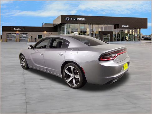 Used 2018 Dodge Charger SXT Plus image 3