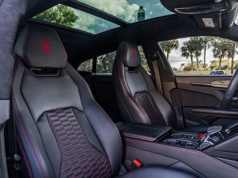 Used 2022 Lamborghini Urus image 26
