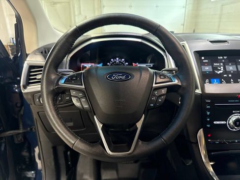 Used 2017 Ford Edge Titanium w/ Technology Package AWD/4WD image 10