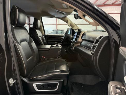 Used 2019 RAM 1500 Laramie AWD/4WD image 22