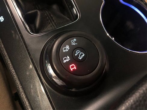 Used 2016 Ford Explorer Limited image 26