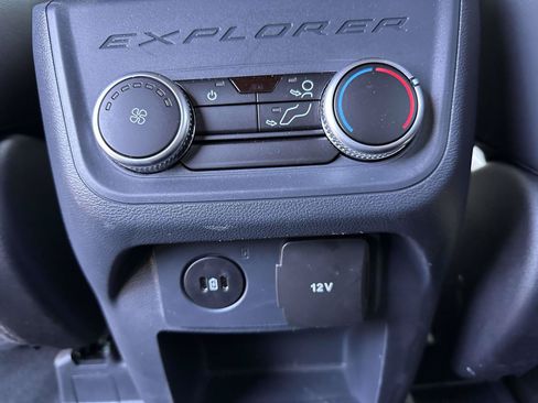 Used 2025 Ford Explorer ST-Line w/ ST-Line Street Pack AWD/4WD image 16