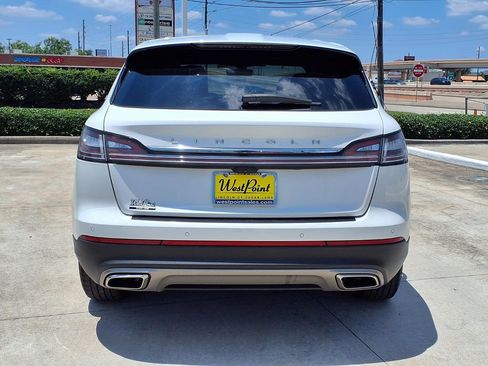 Used 2023 Lincoln Nautilus FWD w/ Premium Package image 5