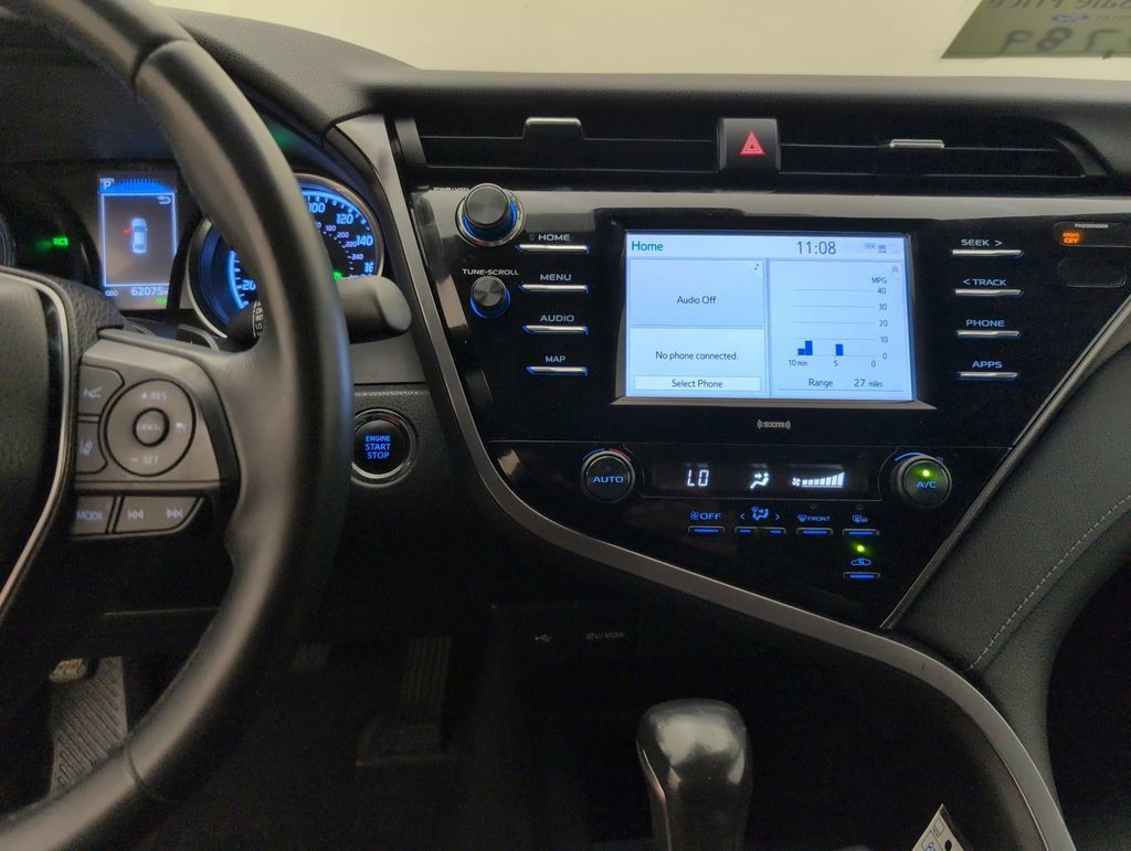 Used 2020 Toyota Camry SE w/ Convenience Package FWD image 17