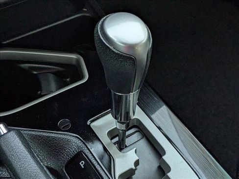 Used 2018 Toyota RAV4 Limited image 12