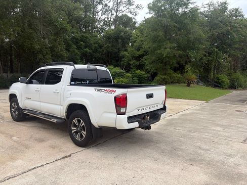 Used 2019 Toyota Tacoma TRD Sport AWD/4WD image 4