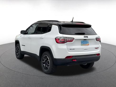 Used 2025 Jeep Compass Trailhawk AWD/4WD image 11